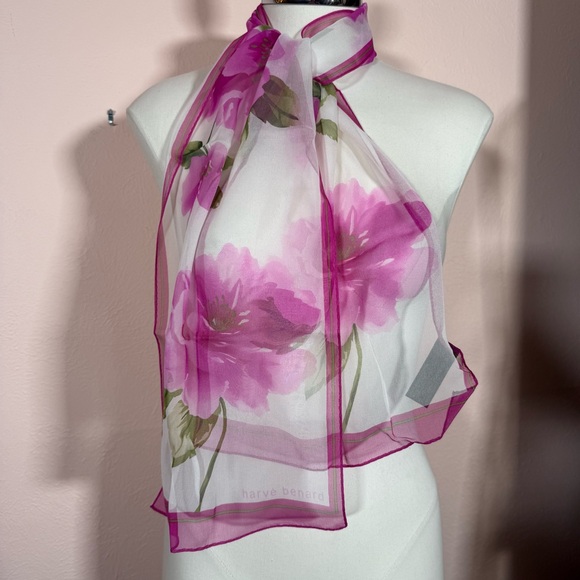 Vintage 1980’ Harve’ Benard Magenta Victorian floral Silk Scarf - Picture 6 of 16